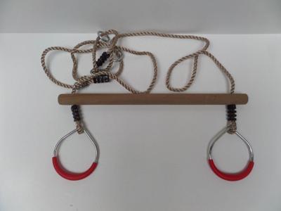 Trapeze hout met ringen metaal diam. 3,5x58 cm pp-touw Hermic - Hermic Trapeze hout met ringen metaal diam. 3,5x58 cm pp-touw Hermic - Hermic