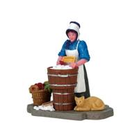Lemax washerwoman kerstdorp figuur type 2 Caddington Village 2017 - thumbnail