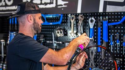 Muc-Off glue & sealant remover 200ml