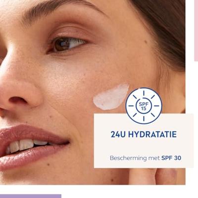 Nivea Essentials hydraterende dagcreme normal huid SPF30 50 Milliliter Nivea Essentials hydraterende dagcreme normal huid SPF30 50 Milliliter