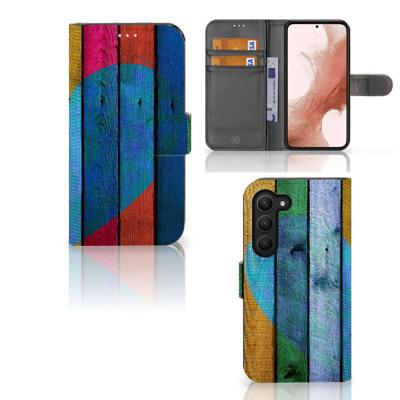 Samsung Galaxy S23 | Book Style Case | Wood Heart - Cadeau voor je Vriend Samsung Galaxy S23 | Book Style Case | Wood Heart - Cadeau voor je Vriend