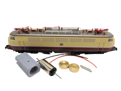 micromotor NA042F motor ombouwset voor Arnold E 03, BR 103, BR 127, BR 152, BR 750, RENFE / AVE / ARCO S 252, CP LE 5600 Motor met vliegwielen en slangkoppelingen micromotor NA042F motor ombouwset voor Arnold E 03, BR 103, BR 127, BR 152, BR 750, RENFE / AVE / ARCO S 252, CP LE 5600 Motor met vliegwielen en slangkoppelingen