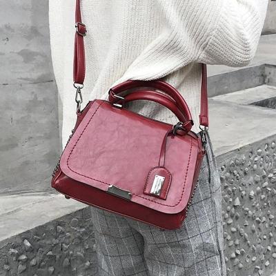 Casual PU schoudertas dames handtas messengertas met klinknagel (rood) Casual PU schoudertas dames handtas messengertas met klinknagel (rood)