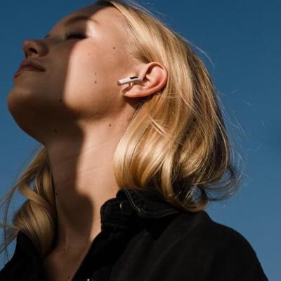 Sudio N2 Poederroze – open hoofdtelefoon, draadloos, Bluetooth, multipoint, geïntegreerde microfoon voor oproepen, 30 uur batterijduur met oplaadcase, IPX4 waterdicht, USB-C, zonder opladen