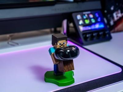 Minecraft Steve Guys Holdems Cable Guys Mini Device Holder and Phone Stand 11cm