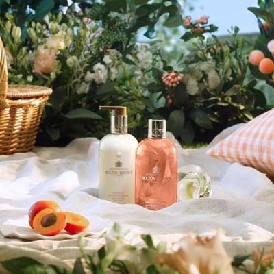 Molton Brown - M.Brown Graceful Apricot & Freesia Body Lotion 300 ml Bodylotion - thumbnail