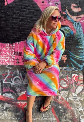 Draagbare deken met capuchon & mouwen - regenboog