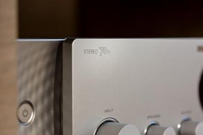 Marantz stereo 70s Streaming versterker zilvergoud