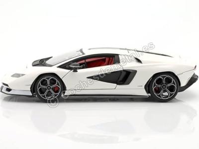 Bburago Lamborghini Countach LPI 800-4 1:24 Auto