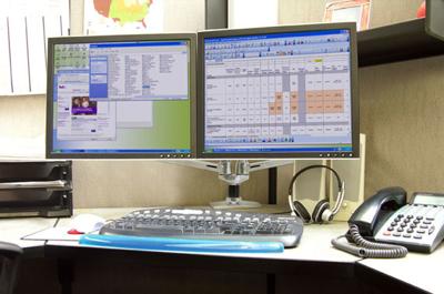 Ergotron LX Dual Arm Side by Side Desk Mount Monitor-tafelbeugel Aantal monteerbare displays: 2 Display(s) 38,1 cm (15) - 68,6 cm (27) Aluminium In hoogte