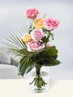 12 rode rozen - EverRed + Lindt hart + glasvaas Evita - thumbnail