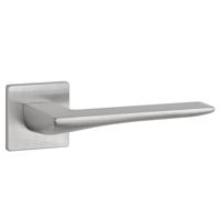 Aprile Massieve Deurkruk Iris Chroom Geborsteld Op Vierkant Rozet - thumbnail