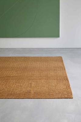 Louis de Poortere - Rond vloerkleed Trammel Structures 9248 Roman Gold - 240 rond Louis de Poortere - Rond vloerkleed Trammel Structures 9248 Roman Gold - 240 rond