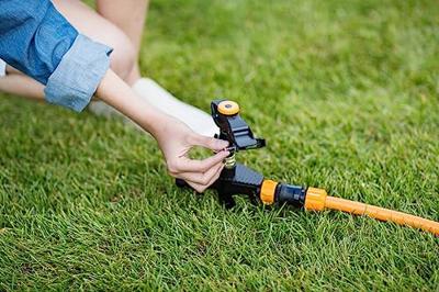 Fiskars Sectorsproeier | metaal | met wielen 1023656