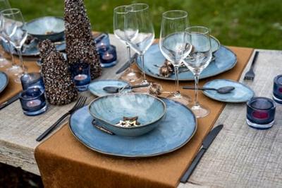 Cosy & Trendy Serviesset Aicha Blue - 12-delig / 4 personen - 4 dinerborden, 4 ontbijtborden en 4 diepe borden Cosy & Trendy Serviesset Aicha Blue - 12-delig / 4 personen - 4 dinerborden, 4 ontbijtborden en 4 diepe borden
