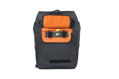 Basil miles tarpaulin fietsrugzak nordlicht - waterdichte zwarte rugzak voor fietsers - 17l - unisex - sportief - zwart