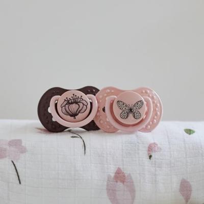 Difrax LOVI Dynamic Pacifier 0-3 Months Botanic Pink Purple - Fopspeen Difrax LOVI Dynamic Pacifier 0-3 Months Botanic Pink Purple - Fopspeen