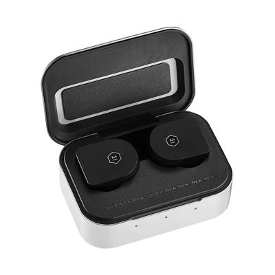 Master & Dynamic MW07MB True Wireless hoofdtelefoon, 3,5 uur batterijduur per lading, edelmetalen oplaadcase, IPX4, mat zwart
