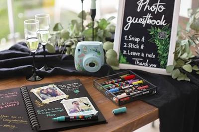 Uni POSCA paintmarker PC-3ML, 1,5 mm, glitter, etui van 4 stuks donkerblauw, lichtblauw, groen en violet