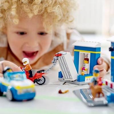 Lego City 60370 Achtervolging Politiebureau