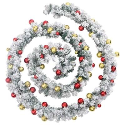 Kerstslinger met kerstballen en LED-verlichting 20 m PVC groen - thumbnail