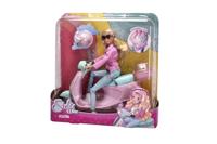 Steffi Love op haar scooter - thumbnail