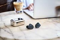 Master & Dynamic MW07SB True Wireless hoofdtelefoon, 3,5 uur batterijduur per lading, edelmetalen oplaadcase, IPX4, staalblauw - thumbnail