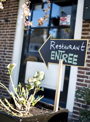 Krijtbord Securit pijl 440x270mm met houten pin