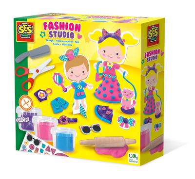 SES Creative Fashion Studio Kleiset