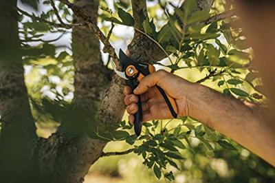 FISKARS "plus smartfit" tuinschaar pruning shears p541 - thumbnail