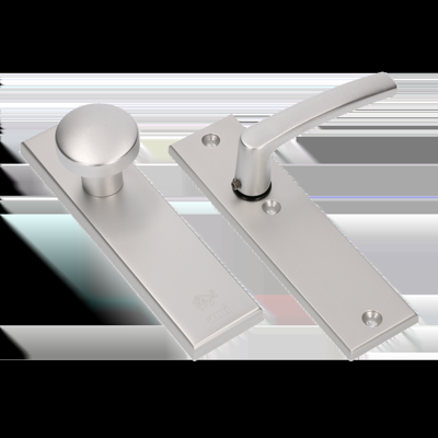 AMI Veiligheidsbeslag 193*50 Kn 169/50 Buiten en Binnen Blind, Deurkruk 332 F1 Deurdikte 38/42 - 822501 AMI Veiligheidsbeslag 193*50 Kn 169/50 Buiten en Binnen Blind, Deurkruk 332 F1 Deurdikte 38/42 - 822501