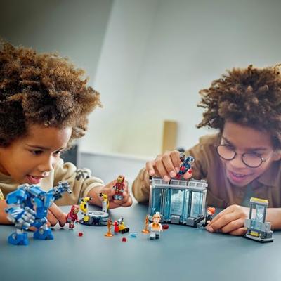 Lego Super Heroes 76315 Marvel Iron Mans Lab - thumbnail