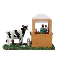 Lemax fresh milk stall kerstdorp tafereel Caddington Village 2024 - thumbnail