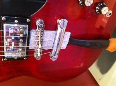 MusicNomad MN205 The Nomad Tool String, Body & Hardware Cleaning schoonmaakborstel voor gitaar en versterker