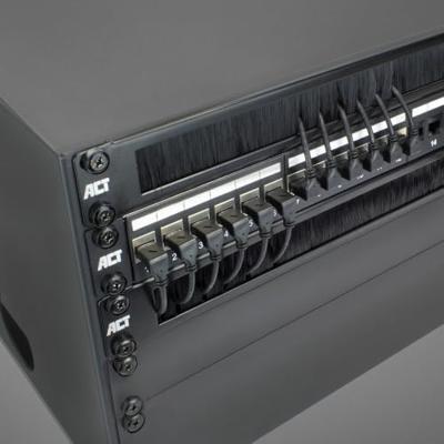 ACT Zwarte 3 meter U/UTP CAT6A LSZH slimline patchkabel met RJ45 connectoren. recht naar 90° haaks - thumbnail