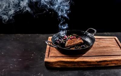 Forged Staal Koekenpan met 2 handvatten Carbonstaal - Geschikt voor BBQ - ø 24 cm Forged Staal Koekenpan met 2 handvatten Carbonstaal - Geschikt voor BBQ - ø 24 cm