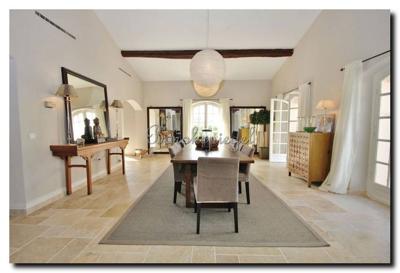 Moderne en strakke spiegel Tate Satijn zwart medium 63mm Moderne en strakke spiegel Tate Satijn zwart medium 63mm