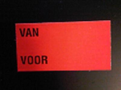 Etiket 3719 fl.rood perm. VAN VOOR 25rl