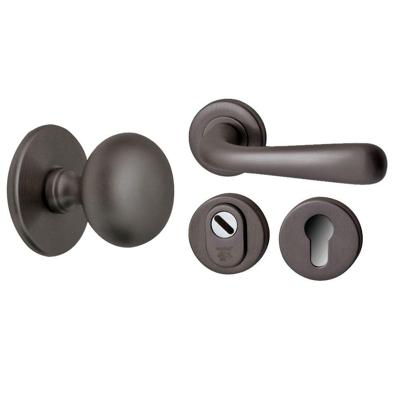 Hardbrass Voordeurset Iris/Silvia 3-delig rechtswijzend SKG3 met kerntrekbeveiliging - PVD gun metal Hardbrass Voordeurset Iris/Silvia 3-delig rechtswijzend SKG3 met kerntrekbeveiliging - PVD gun metal