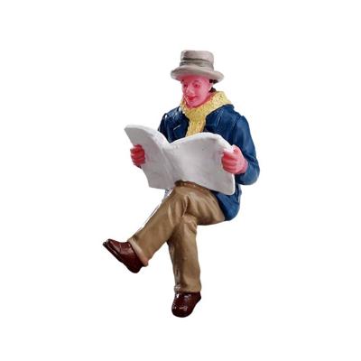 Lemax reading morning papers kerstdorp figuur type 1 2017