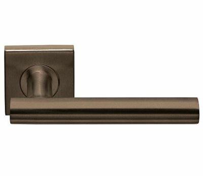 Formani Basics LB7-19BSQ deurkruk geveerd op vierkant rozet - brons