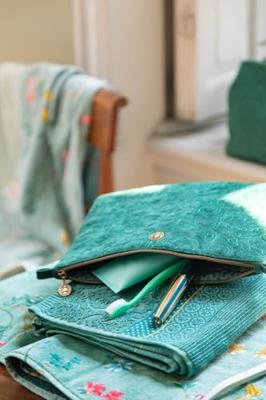 Pip Studio Pip Cosmetic Flat Pouch Large Velvet Quilted Green 30x22x1cm - thumbnail