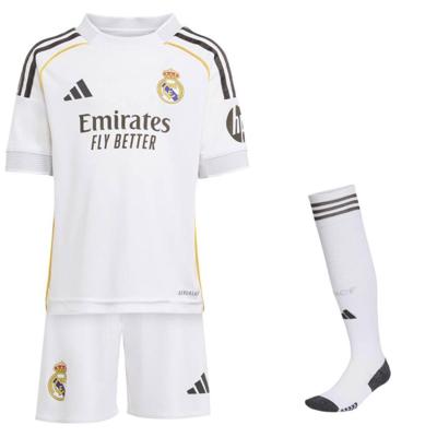 Real Madrid Minikit Thuis 2025/2026 - Maat 110 - Kleur: Wit | Soccerfanshop Real Madrid Minikit Thuis 2025/2026 - Maat 110 - Kleur: Wit | Soccerfanshop