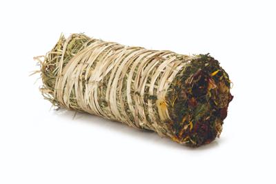 Beeztees Hooi Rol met Bloemen - Knaagdierensnack - 17x5 cm Beeztees Hooi Rol met Bloemen - Knaagdierensnack - 17x5 cm