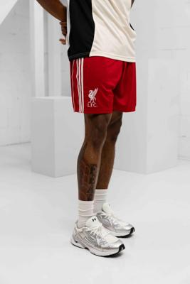 Liverpool Thuis Broekje Senior 2025/2026 - Maat XL - Kleur: RoodWit | Soccerfanshop
