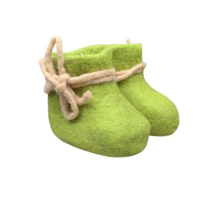 OUTLET BeYoona babyslofjes vilt groen OUTLET BeYoona babyslofjes vilt groen