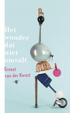 Het wonder dat niet omvalt - Ernest van der Kwast - Paperback (9789023498339)