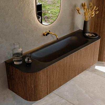Mondiaz KURVE 150 cm Onderkast Greeploos 1 Lade Met Deuren Walnut, Wastafel Solid Surface Midden Urban 0 Kraangaten Zonder Spiegel (KRVBGM150L+R1L2D0KM-Wal/Urb)