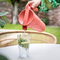 Koziol - Schenkkan, 1.5 L, Organic, Natuur Koraal - Koziol | Club Pitc - thumbnail