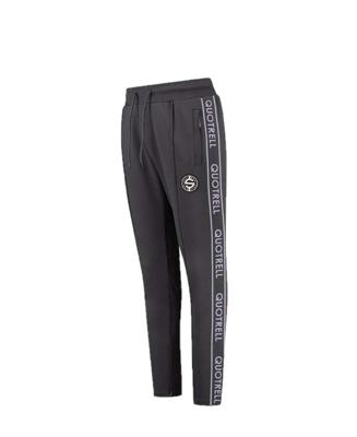 Quotrell Santiago Trainingsbroek Heren Donkergrijs - Maat XL - Kleur: Grijs | Soccerfanshop Quotrell Santiago Trainingsbroek Heren Donkergrijs - Maat XL - Kleur: Grijs | Soccerfanshop